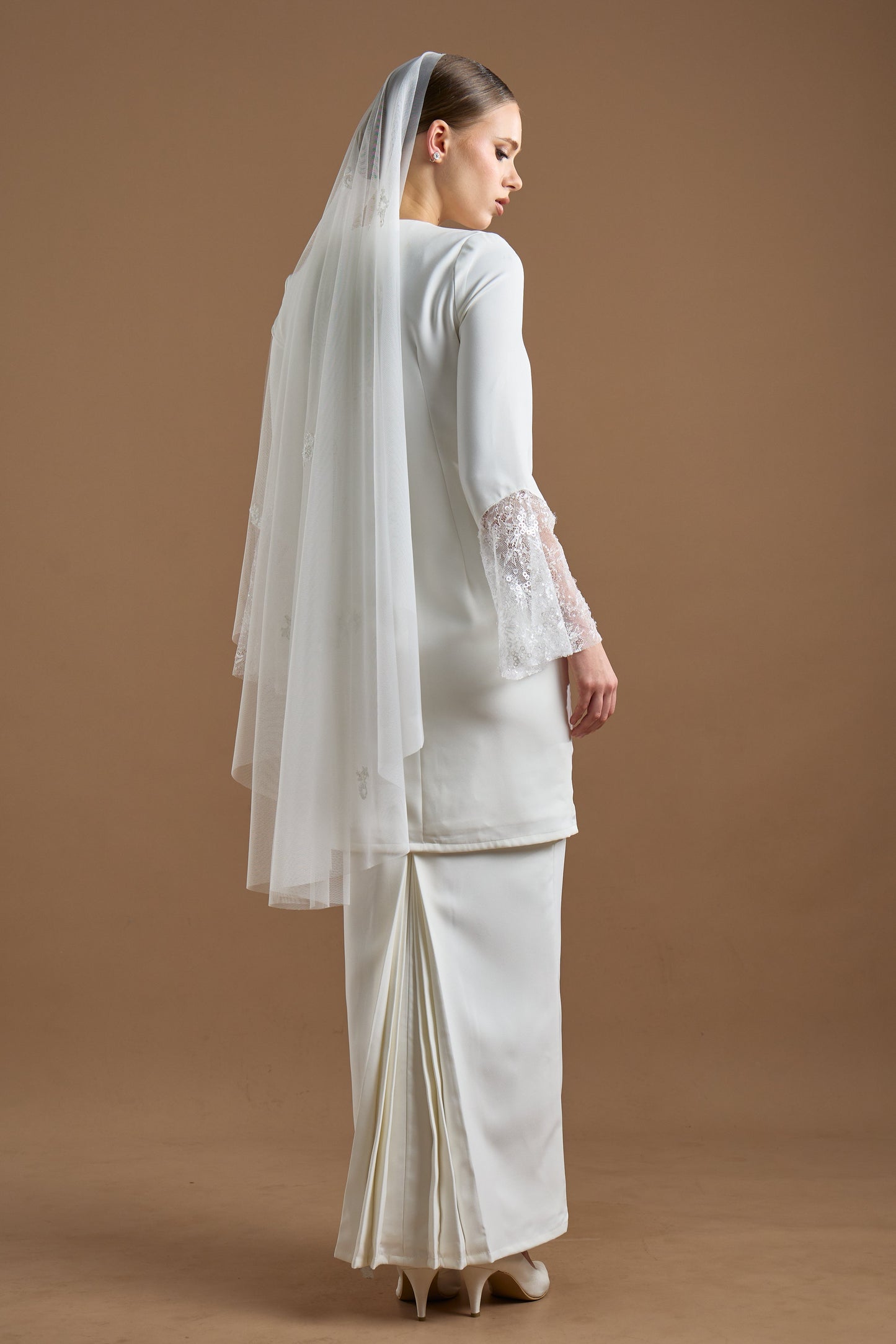 LACES MEDIUM LENGTH VEIL