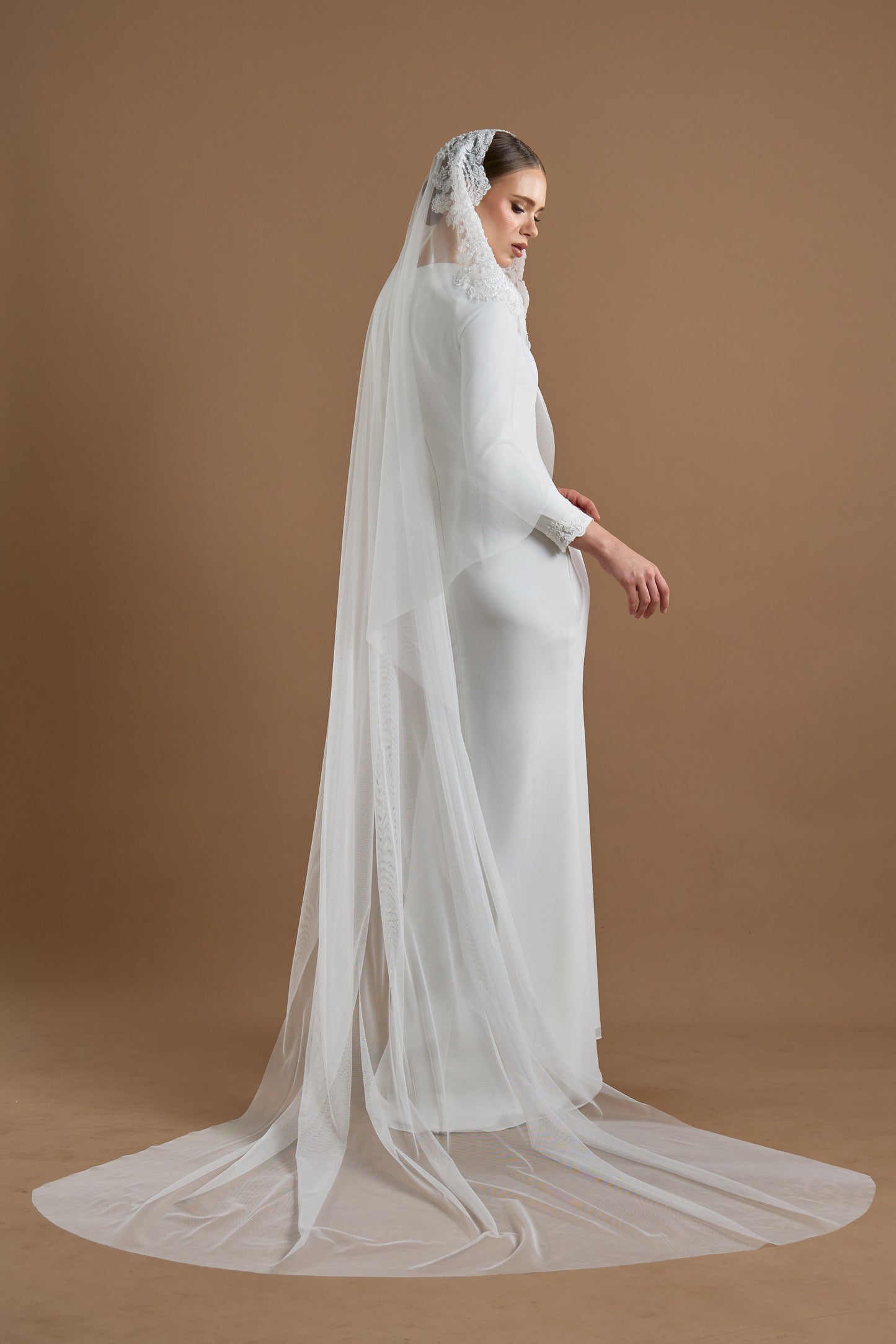 LACES LONG VEIL
